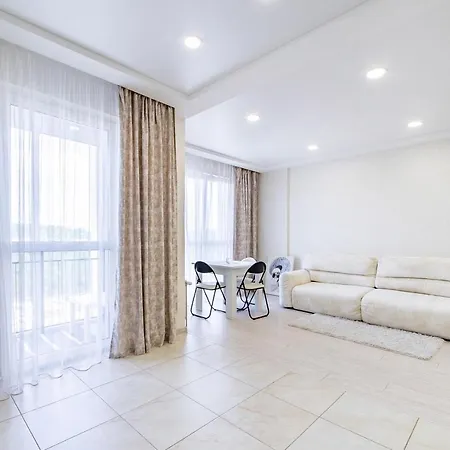 New White Studio On Mayak Апартаменти *